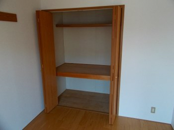 明るい色調の室内です