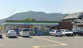 ファミリーマートまで650m
