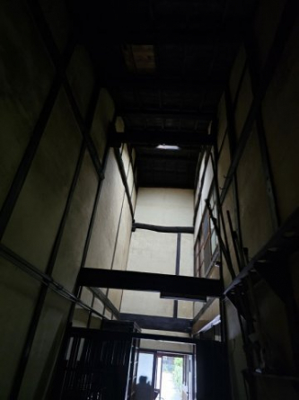 昔ながらの奥に長い長屋です