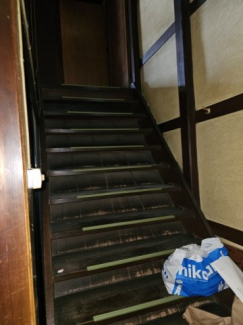 2階への階段です