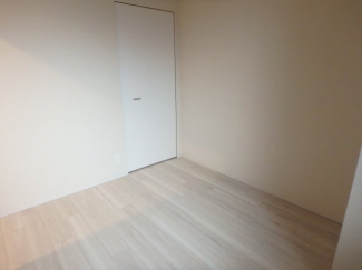明るい光が射し込むお部屋です