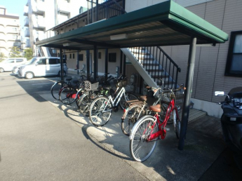 屋根付き駐輪スペースです