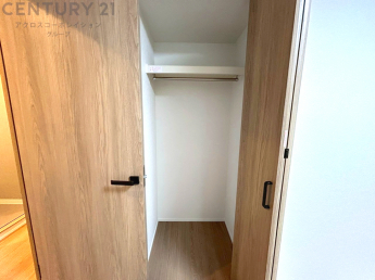 衣類やアクセサリー、小物類の収納が便利で整理整頓がしやすく、部屋の美観を保ちつつ、スペースを最大限に活用できます。衣服のしわやダメージを防ぎ、長持ちさせることができます。