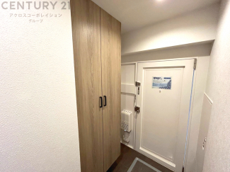 大きな玄関収納付きの玄関です　家族皆様の履物をしっかり収納できます