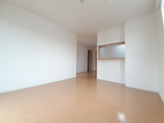 ゆったり過ごせる居間です