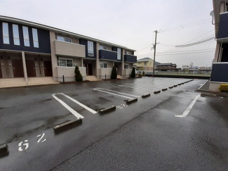 駐車場があるので、車を買う予定の方も安心です