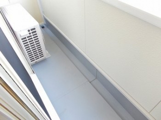 開放的で明るい空間を演出してくれるバルコニーです
