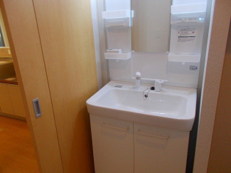 明るい洗面所です