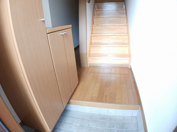 毎日通る玄関はこちらです