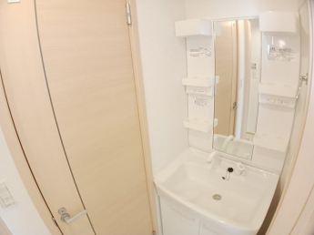 明るい洗面所です