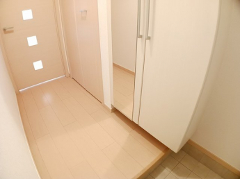 毎日通る玄関はこちらです