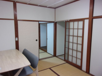 机・テーブル等は残置物