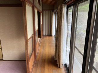 キレイなお庭を眺めながら縁側でくつろげます