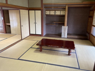床の間もある明るい和室です
