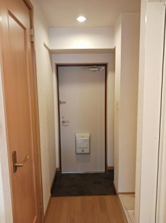明るい玄関です