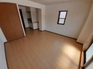 明るい色調の室内です