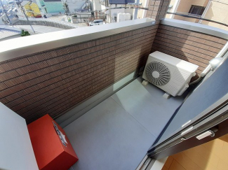 外からの目が気にならないバルコニーで洗濯物が干せます