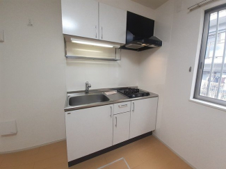 コンパクトなキッチンで掃除もラクラク