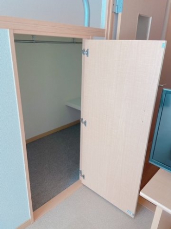 明るい色調の室内です