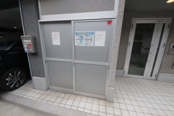 ゆとりのあるエントランスです