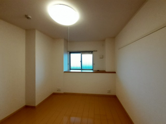 使い勝手のいい寝室です