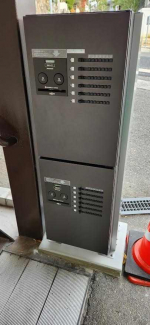 １階　階段下　宅配ボックス