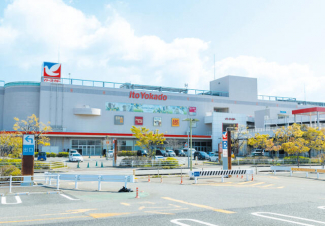 イトーヨーカドー明石店。営業時間は９時～２１時（２階、３階は２０時まで）。生活の品が一度に揃います。まで110m