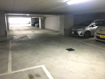 【駐車場】