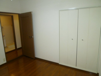 個人の部屋や寝室として使える洋室です