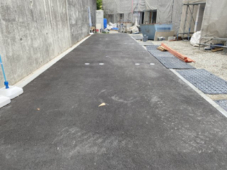【前面道路含む現地写真】