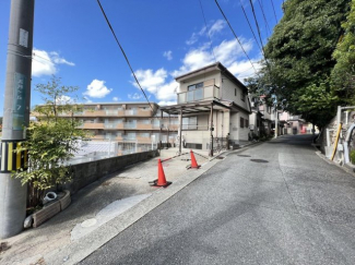 【前面道路含む現地写真】