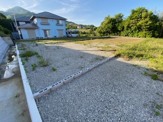 隣地から