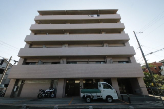 落ち着いた雰囲気の外観です