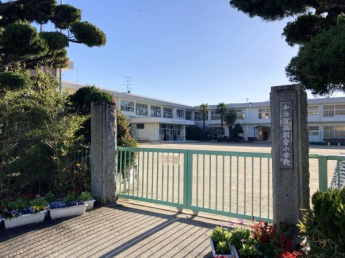 今治市立朝倉小学校まで2384m