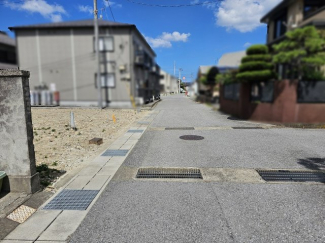 【前面道路含む現地写真】