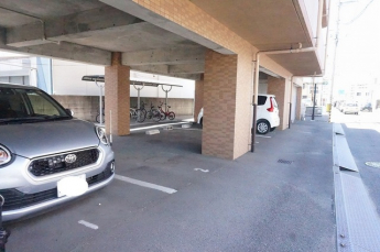【駐車場】