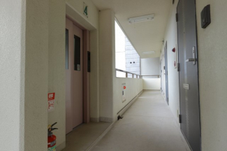 4階の共用廊下です
