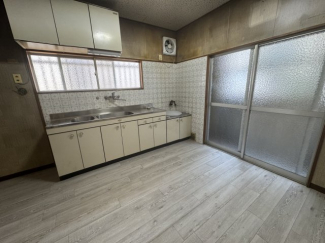 キッチンワイドタイプでお料理が楽しい♪床新調