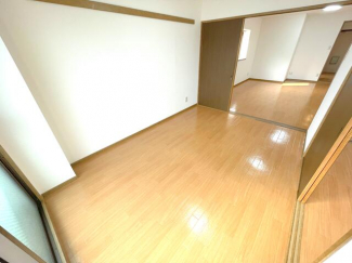 南西　洋室６帖