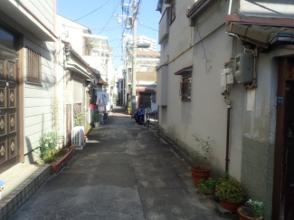 【前面道路含む現地写真】