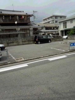 松山市竹原町の駐車場の画像