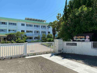 松山市立垣生小学校まで733m
