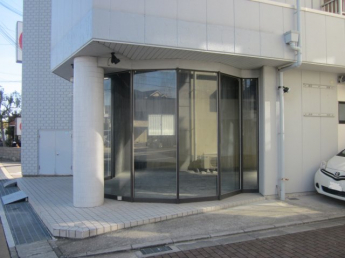 落ち着いたエントランスです
