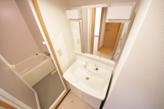 コンパクトで使いやすい洗面所