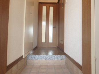 毎日通る玄関はこちらです