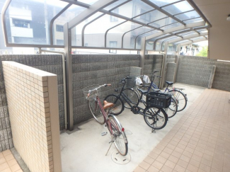 屋根付き駐輪スペースです