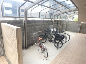 屋根付き駐輪スペースです