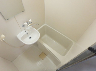 コンパクトで使いやすいお風呂です