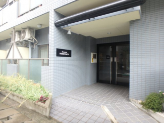 清潔なエントランスです
