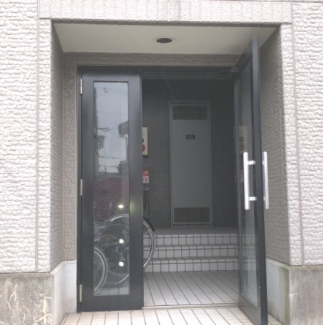 ゆとりのあるエントランスです
